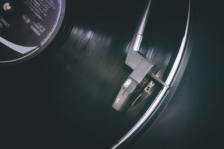 vinyl record, plate, vinyl, hub, analog, hi-fi, audio, sound carrier, music, nostalgia, technology, vinyl, vinyl, music, music, music, music, music, technology